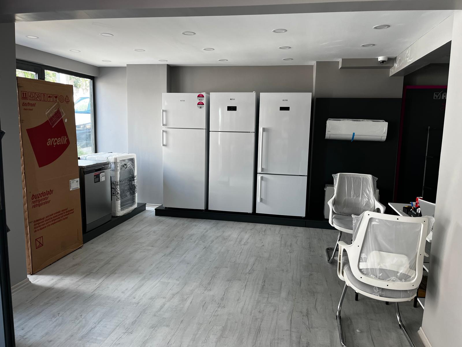 Altus buzdolabı teşhir alanı