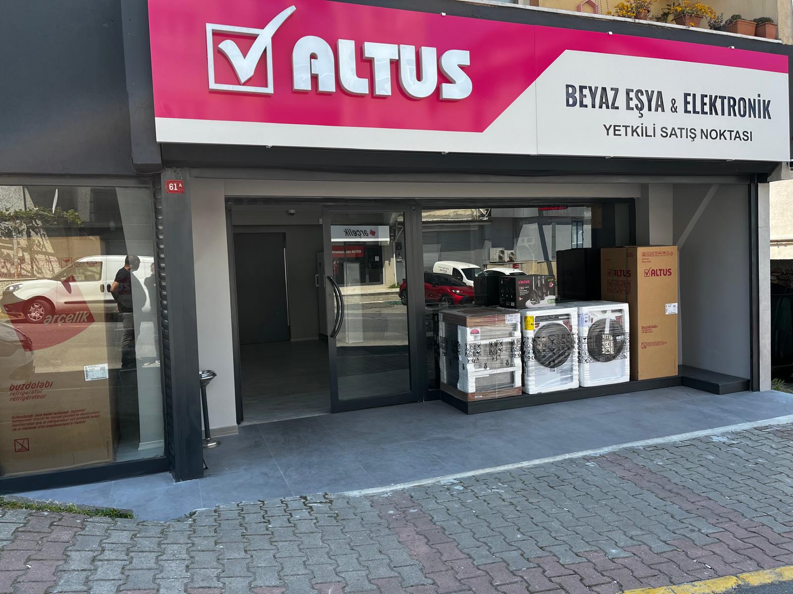 Başer Altus mağaza vitrini